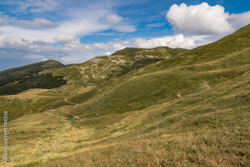 Paesaggi e sentieri di montagna ad agosto