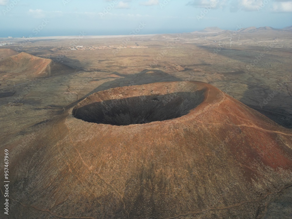 defaultNiesamowity, Wulkan Calderon Hondo położony na wyspie Fuerteventura. The amazing Calderon Hondo Volcano located on the island of Fuerteventura