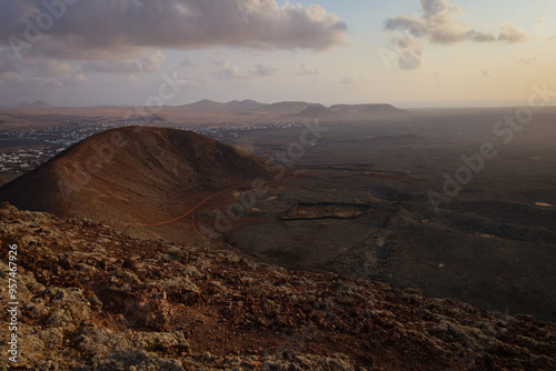 Obraz na płótnie Niesamowity, Wulkan Calderon Hondo położony na wyspie Fuerteventura. The amazing Calderon Hondo Volcano located on the island of Fuerteventura w salonie
