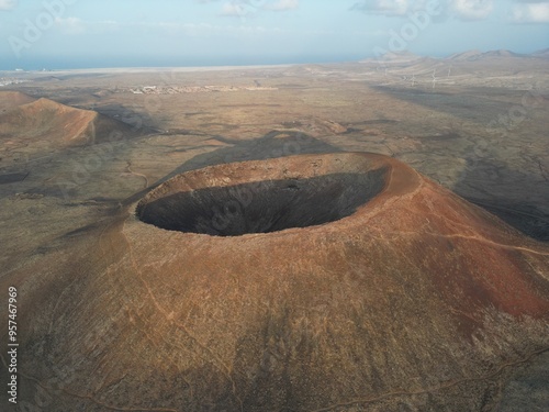 Obraz na płótnie defaultNiesamowity, Wulkan Calderon Hondo położony na wyspie Fuerteventura. The amazing Calderon Hondo Volcano located on the island of Fuerteventura w salonie