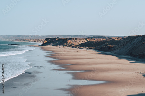 Praia deserta no Peru  photo