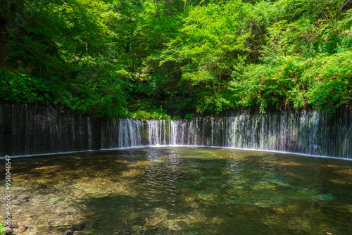 軽井沢の人気観光スポット 白糸の滝