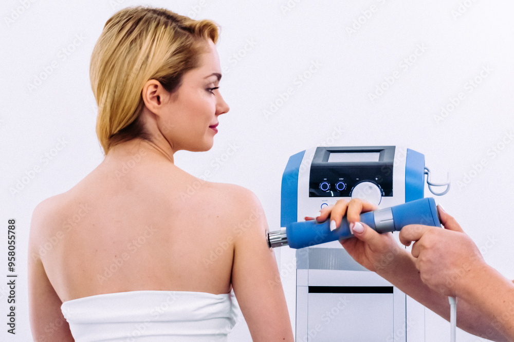 Shock wave therapy session in progress, showcasing effective non-surgical muscle pain treatment. The therapy focuses on pain relief, muscle regeneration, and stimulating the healing process. Shock wave therapy session in progress, showcasing effective non-surgical muscle pain treatment. The therapy focuses on pain relief, muscle regeneration, and stimulating the healing process.