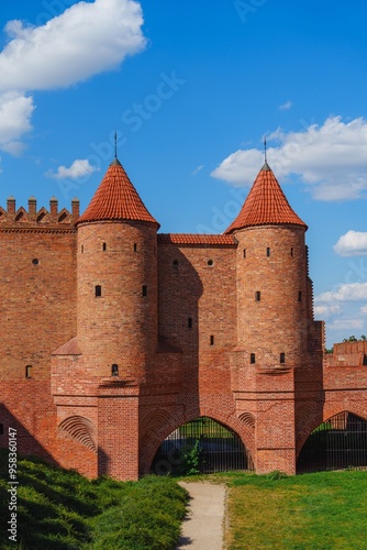 Canvastavla The castle features red brick walls and a rectangular design