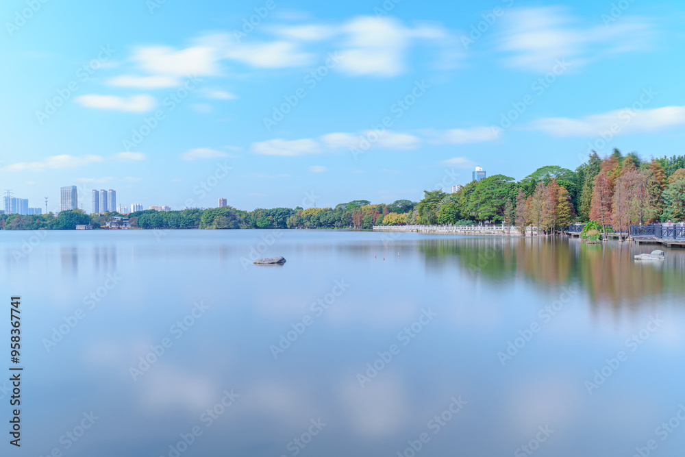 Obraz premium Guangzhou Haizhu Lake Park Lakes and Groves of Larch Trees