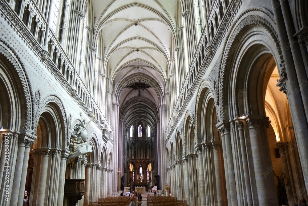 La cathédrale Notre-Dame de Bayeux, ville de Bayeux, département du Calvados, France La cathédrale Notre-Dame de Bayeux, ville de Bayeux, département du Calvados, France