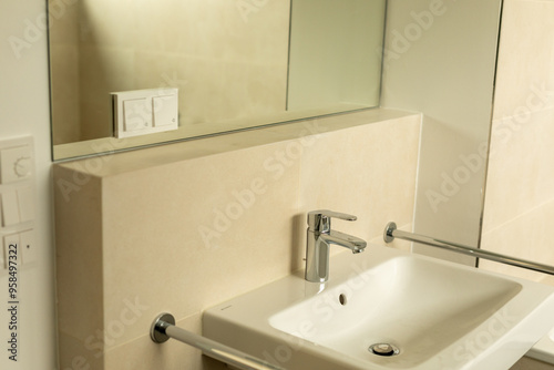 Modern Bathroom Sink with C...