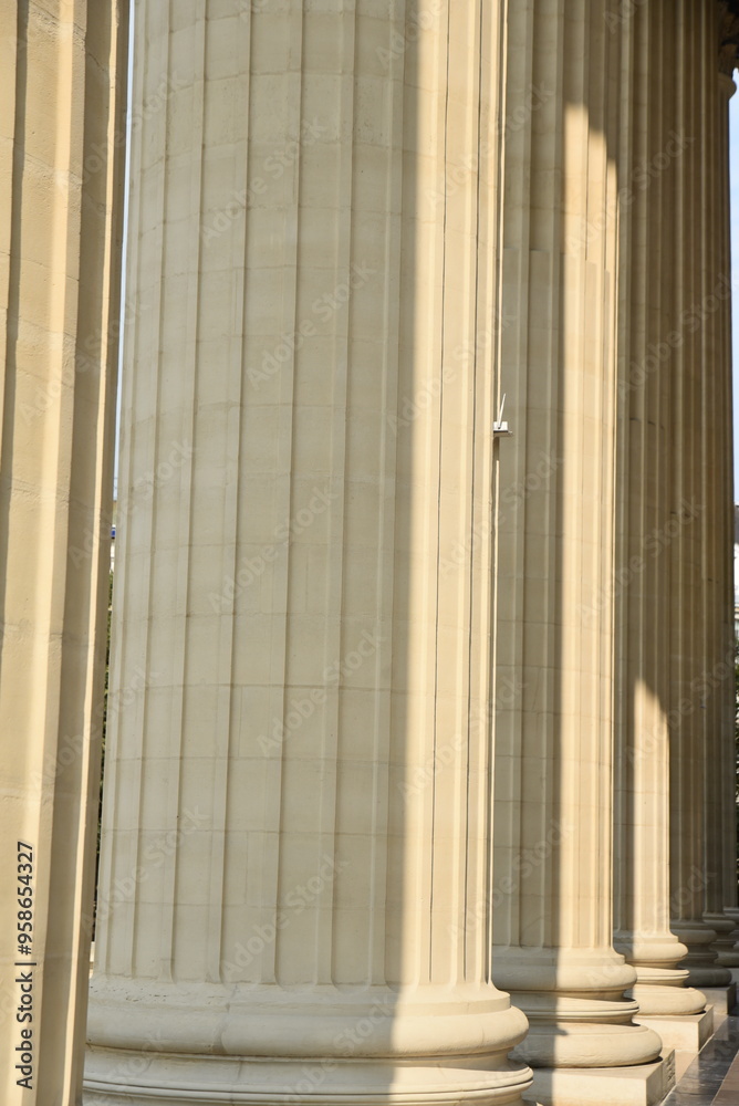 Colonnade de l'église de la Madeleine à Paris. France Colonnade de l'église de la Madeleine à Paris. France