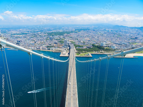 明石海峡大橋の橋脚頂上から見る神戸方面の景色