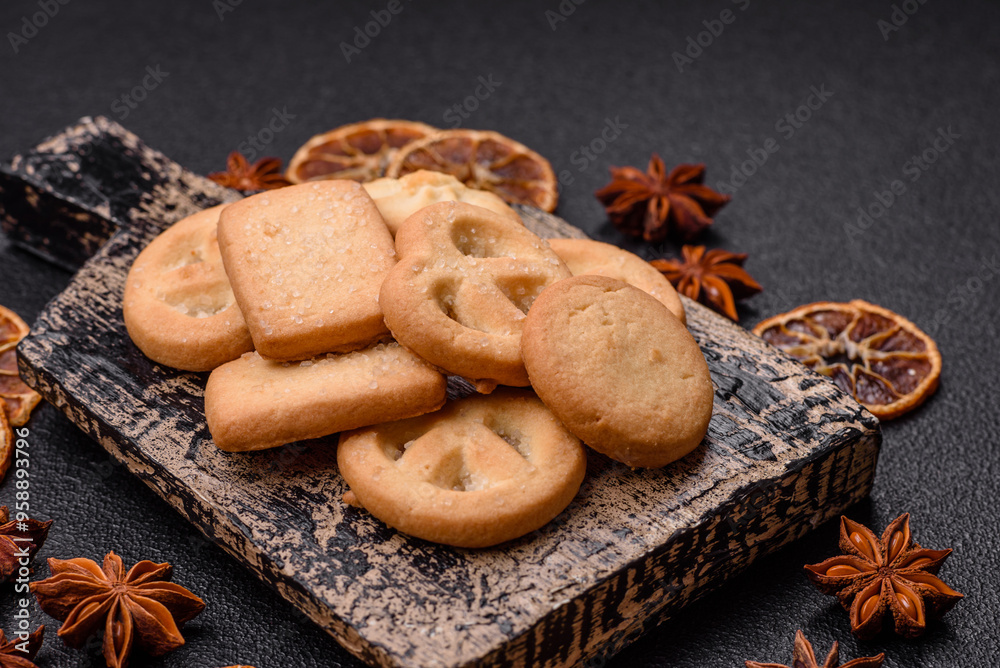 Fototapeta premium Delicious fresh sweet crispy butter cookies on a dark background