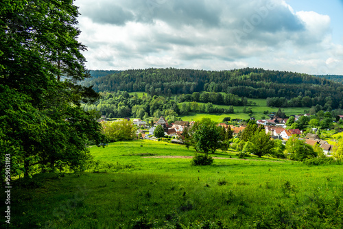 Eine wunderschöne frühlingshafte Wanderung rund um den Pleß Berg & der Burgruine Frankenberg bei Breitungen - Thüringen - Deutschland photo