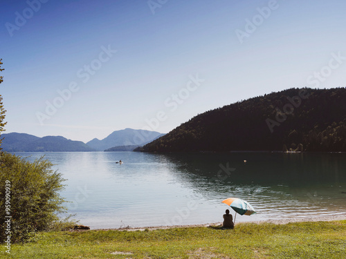 Walchensee - Seenlandschaft in den Bayerischen Voralpen. Kleiner Strand am Südufer des Walchensees