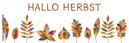 Hallo Herbst - Schriftzug in deutscher Sprache. Banner mit bunten Blättern