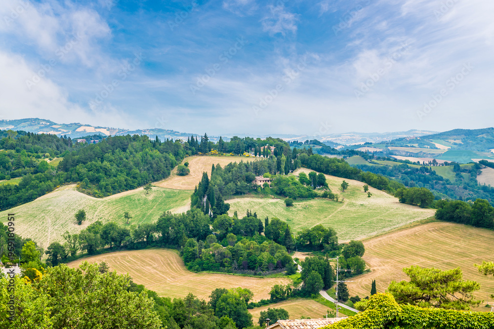 Φωτογραφία A view over the countryside below Rome Square  in the city of Urbino, Italy in s