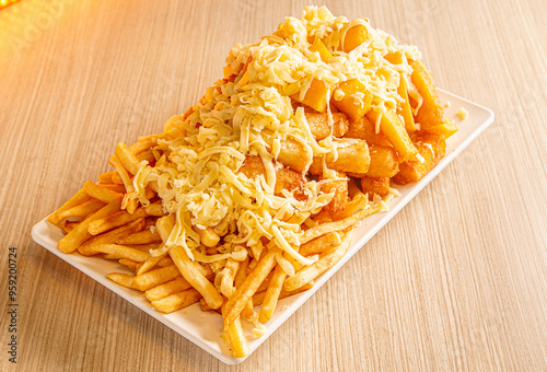 French fries with cheese
