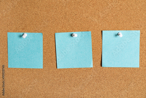 Blank sticky notes on cork ...