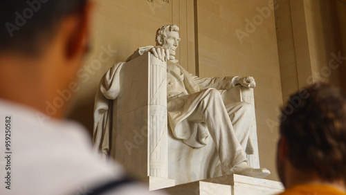 Obraz na płótnie The infamous Lincoln Memorial with people in foreground located in Washington D