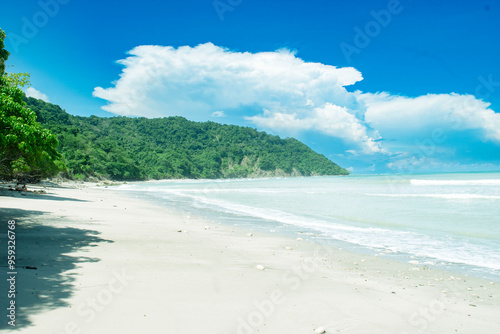 playa de arena blanca en cabo blanco costa rica
