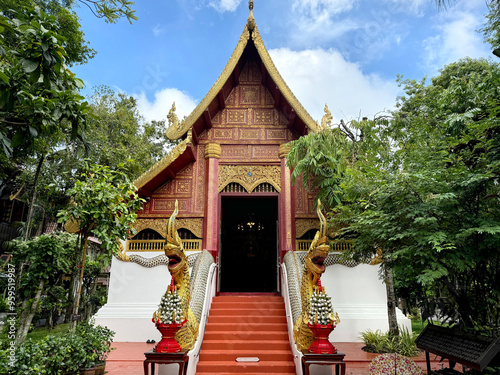Foto Red Temple Chiang Rai, Wat Phra Kaew, a hidden gem temple in the heart of Chiang Rai, Thailand, that once hosted the emerald Buddha statue