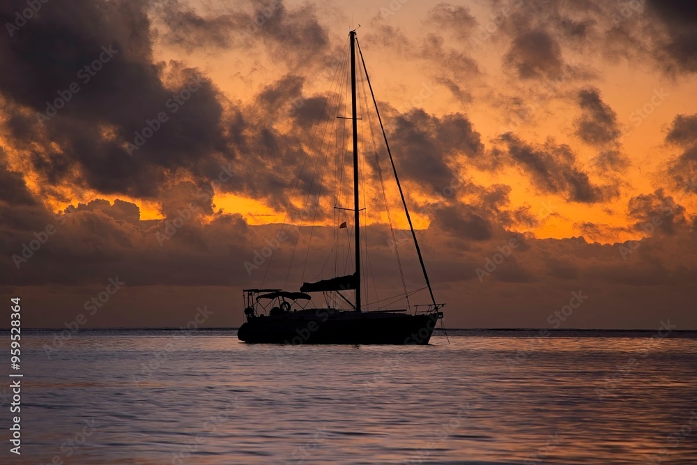 Fototapeta premium The sun sets over Mo'orea