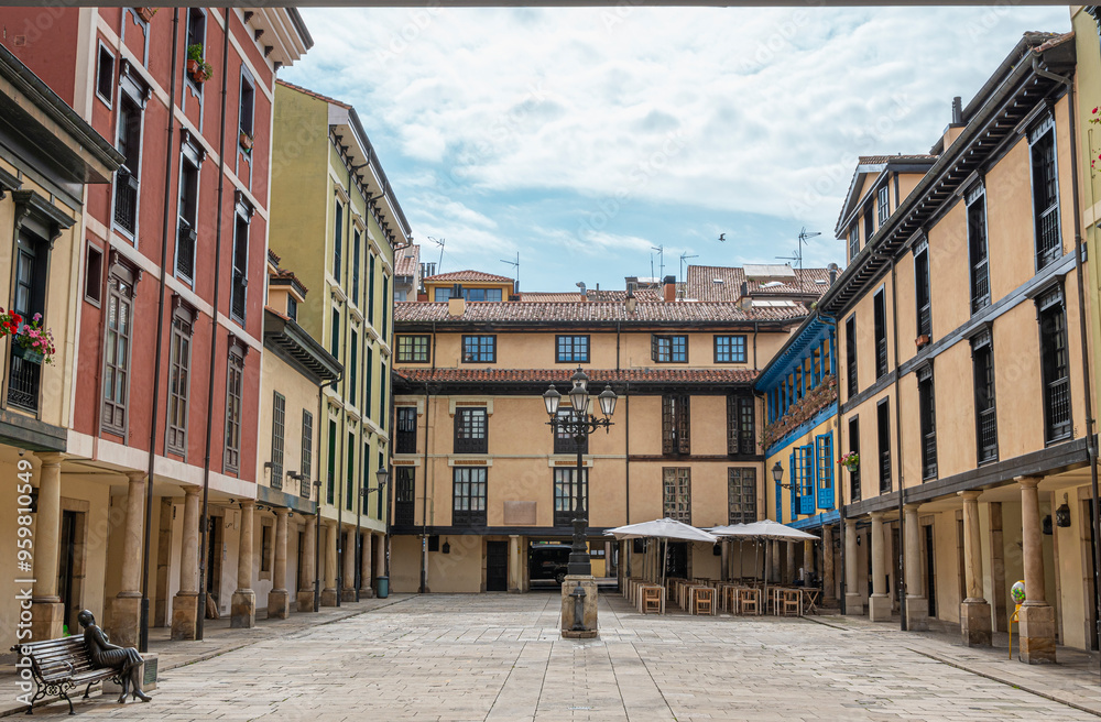 La hermosa plaza cerrada del Fontán, antiguo mercado, en la ciudad de Oviedo. España La hermosa plaza cerrada del Fontán, antiguo mercado, en la ciudad de Oviedo. España