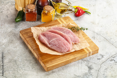 Foto Raw turkey breast fillet steak