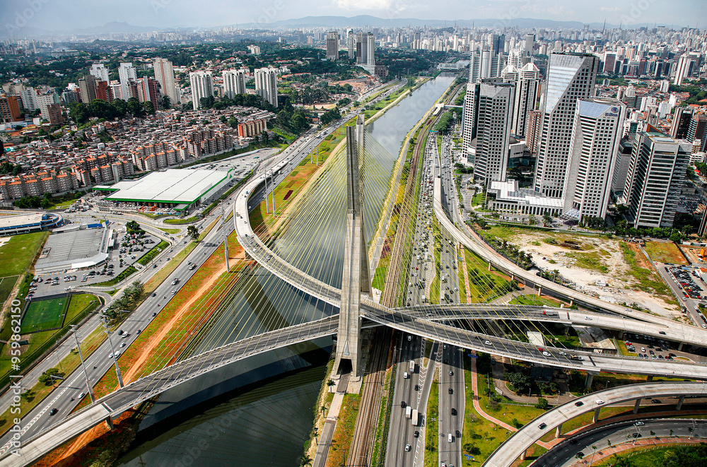 Obraz premium Estaiada bridge in Sao Paulo