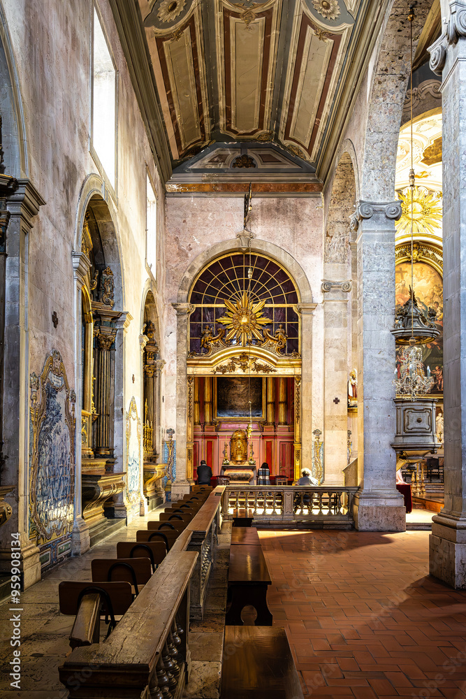 Obraz premium Interior of Igreja de Sao Juliao, St. Julian's Church is an 18th-century church located in Setubal, Portugal.