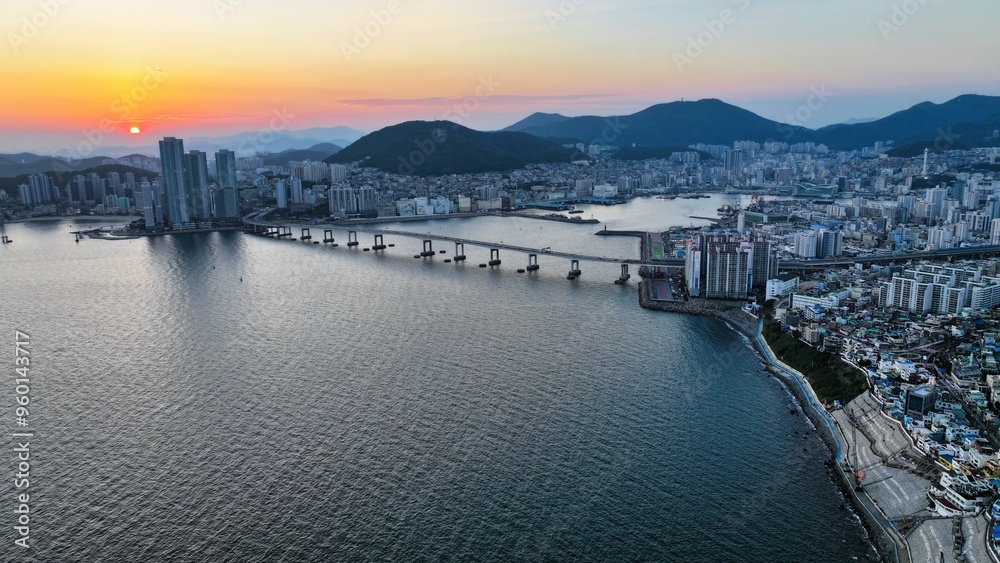 Obraz premium 흰여울마을 일몰