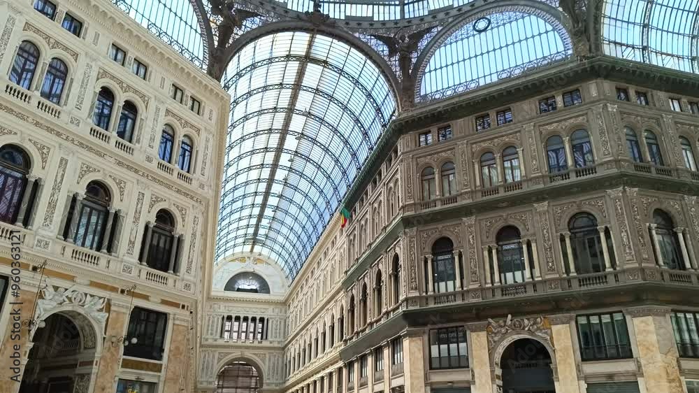 le plafond de verre de la galleria umberto à Naples, italie le plafond de verre de la galleria umberto à Naples, italie