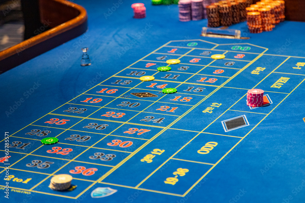 Fototapeta premium Playing roulette in a casino