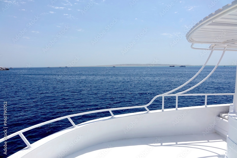 Obraz premium Beautiful Seascape From a Yacht Overlooking the Calm Waters of the Red Sea in Hurghada