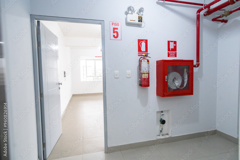 entrada a oficinas con sistema anti incendios entrada a oficinas con sistema anti incendios