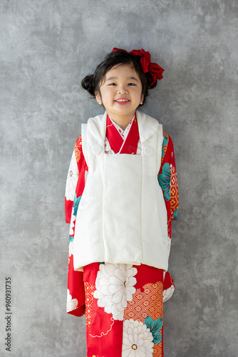 七五三3歳の着物を着た女の子