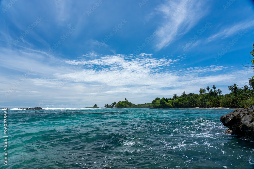 Fototapeta premium Tropical Island Paradise with Crystal Clear Water, Lush Greenery, and Serene Beaches - Stunning Caribbean Landscape for Eco-Tourism, Adventure, and Unspoiled Nature Travel Destinations