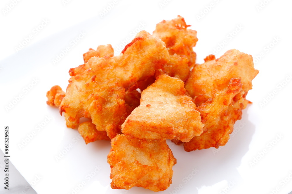 揚げたてで美味しそうな鶏のから揚げ
