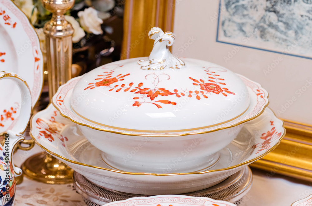 MEISSEN 1710 Germany Porcelain Tea Set with 24 carat gold plating, delicate and elegant painting