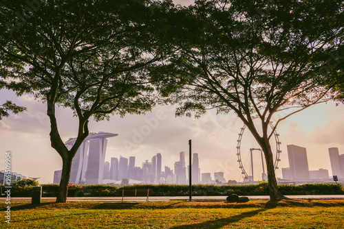 Canvas Print Tourists in the city park of singapore, landscape marina bay in Singapore city