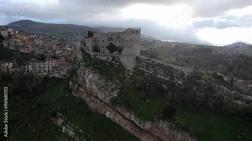 drone vista su castello di  Caccamo, Sicilia, Italia. 
 photo