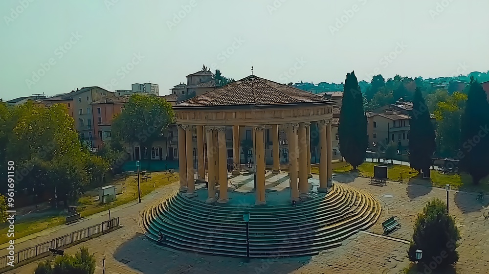 Fototapeta premium Aerial view of a classical rotunda surrounded by greenery and historic buildings.