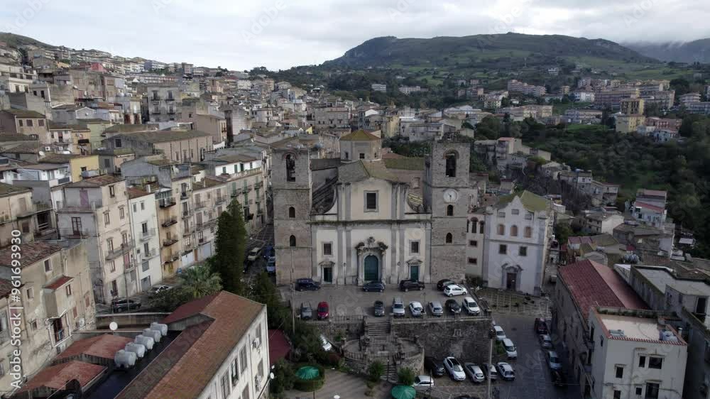 drone vista su Chiesa di San Benedetto di Caccamo, Sicilia, Italia.
drone vista su Chiesa di San Benedetto di Caccamo, Sicilia, Italia.
