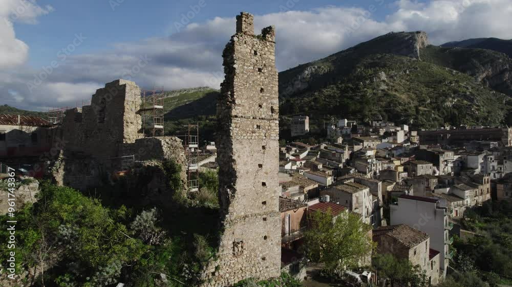drone, vista su Collesano, Sicilia, Italia
drone, vista su Collesano, Sicilia, Italia
