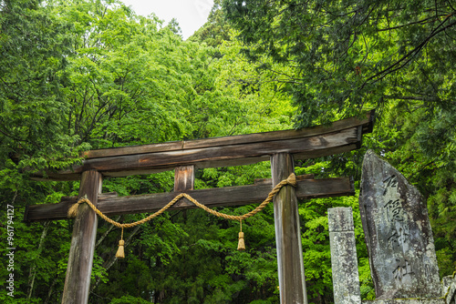 日本　長野県長野市にある戸隠神社の宝光社の鳥居 photo