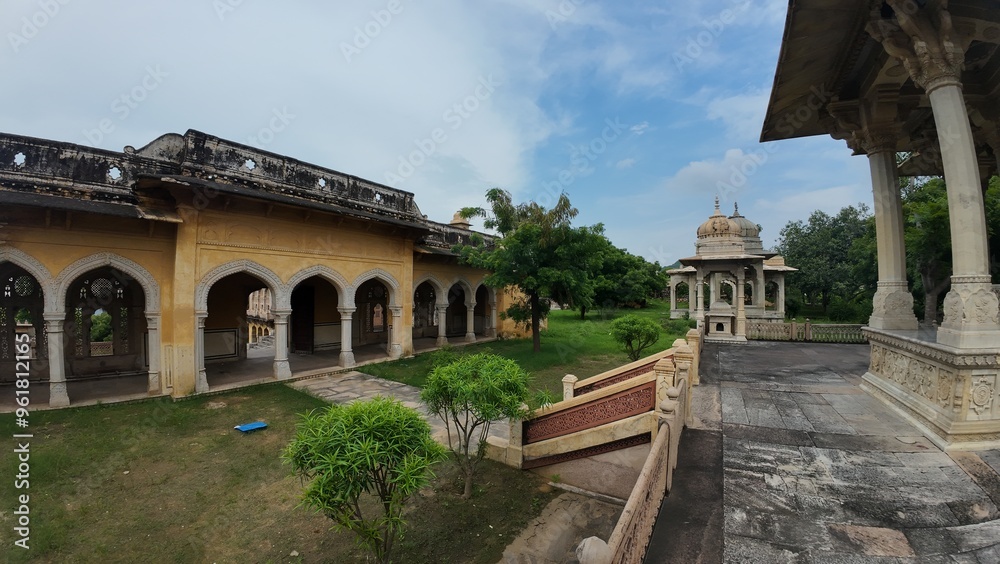 Fototapeta premium Architecture of Maharaniyon Ki Chhatriyan, the archaeological site features traditional funeral monuments honoring royal women of the past.