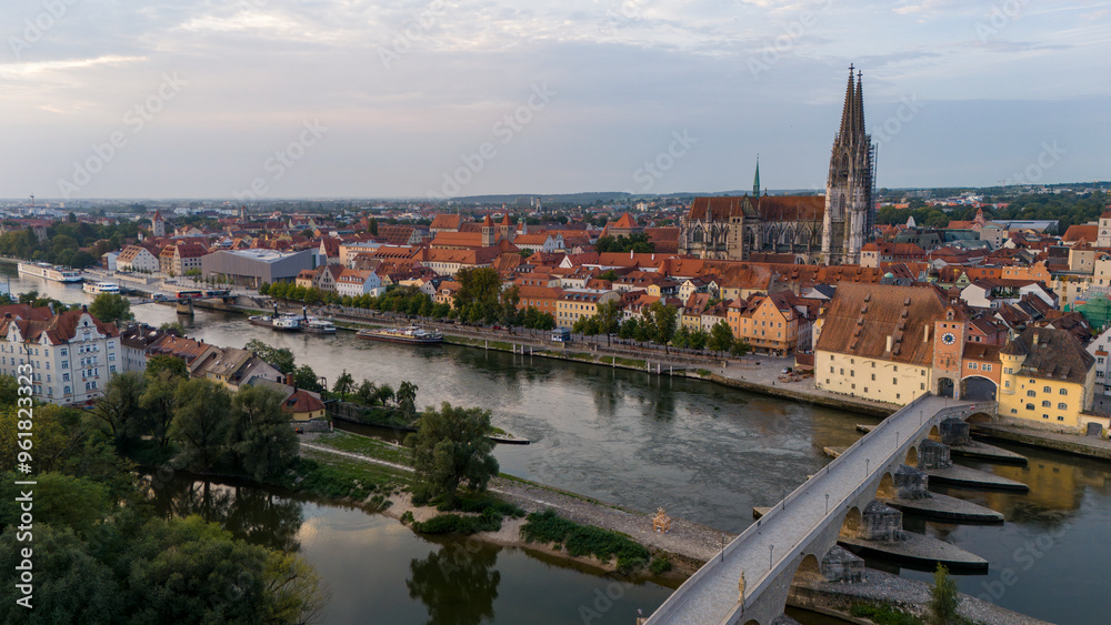 Fototapeta premium Panoramablick über die Altstadt von Regensburg