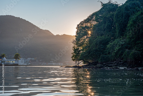 Amanhecer na Praia do Anil em Angra dos Reis.