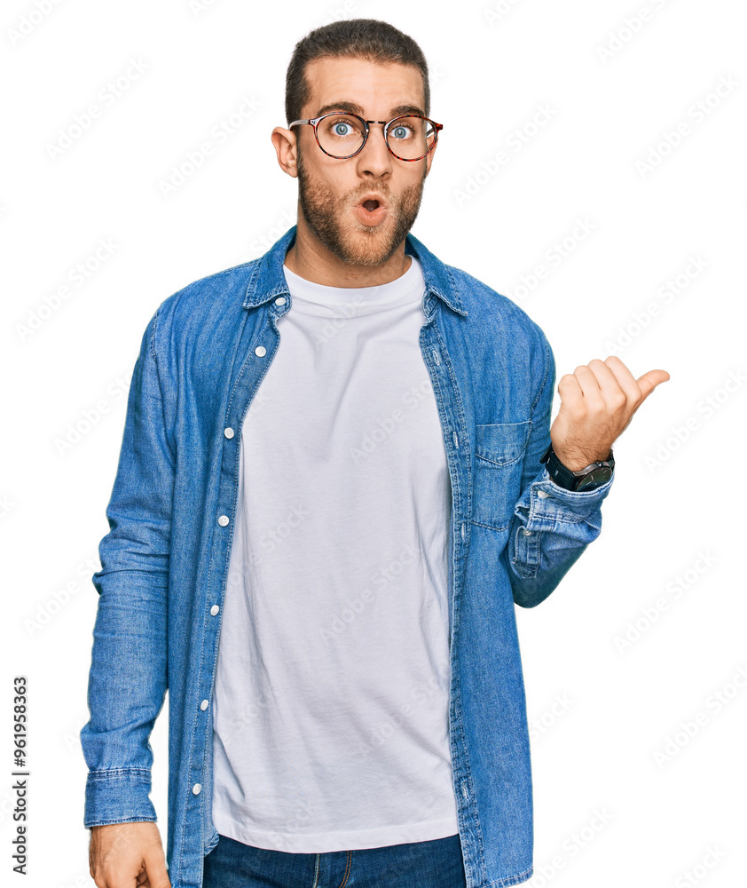 © Krakenimages.com - Young caucasian man wearing casual clothes surprised pointing with hand finger to the side, open mouth amazed expression. © Krakenimages.com - Young caucasian man wearing casual clothes surprised pointing with hand finger to the side, open mouth amazed expression.