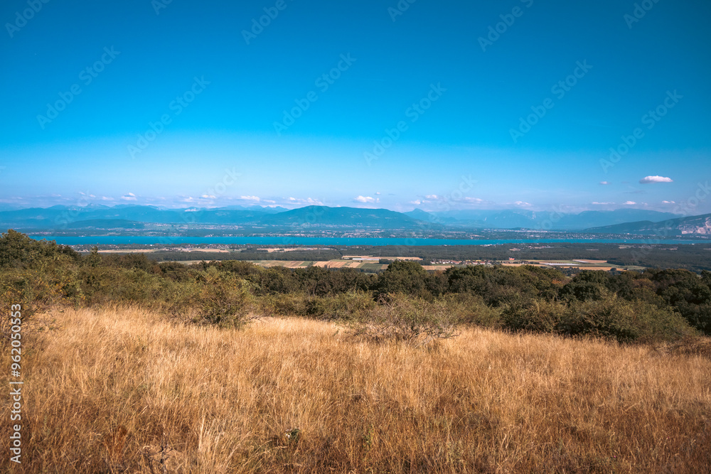Vue sur le Mont-Blanc et les Alpes et le lac Léman depuis le mont Mourex Vue sur le Mont-Blanc et les Alpes et le lac Léman depuis le mont Mourex