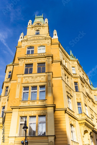 Obraz na płótnie Historic yellow apartment building in Prague, Czechia w salonie