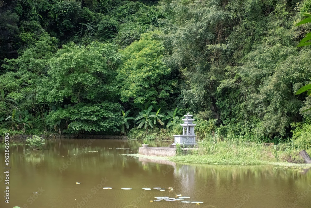 small house on the river - Ninh Bình - Vietnam small house on the river - Ninh Bình - Vietnam